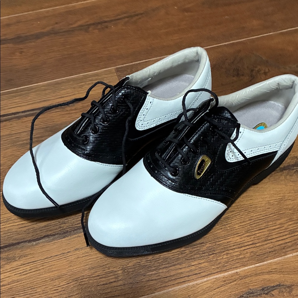 FootJoy Sierra Treks Women’s Black and White Golf Shoes, NWOB Size 7
